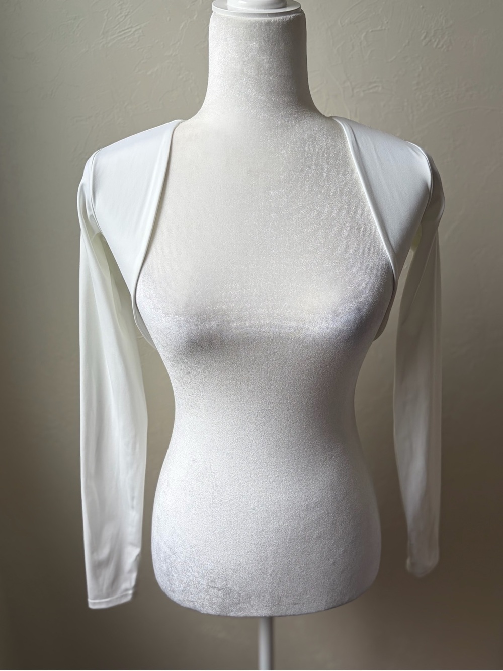 Astoria LIVE LUXE White Shrug Crop Activewear Layer Size Small - Picture 2 of 9